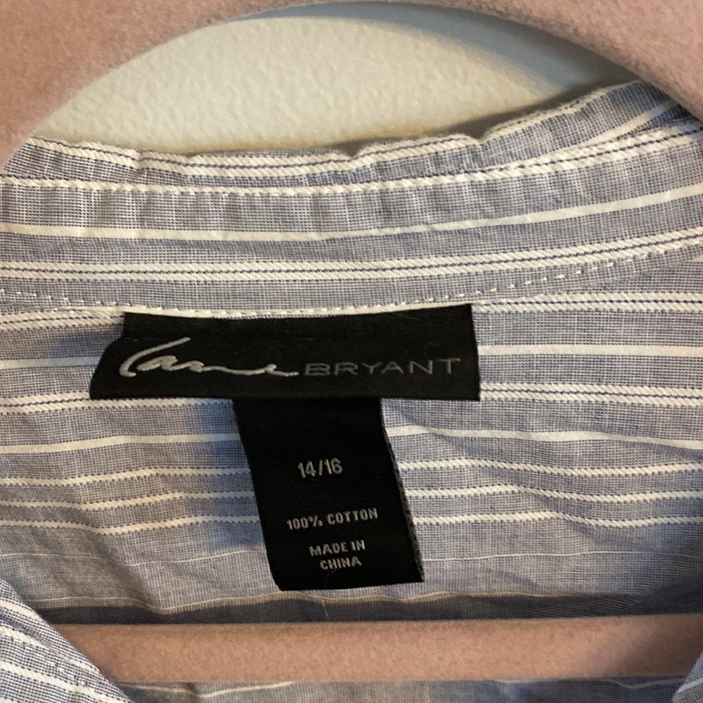 ⭐️2/$10 - button down - Picture 3 of 3